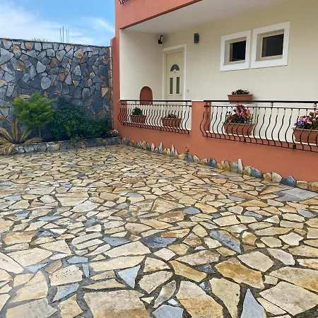 Golden Beach Apartments בורש