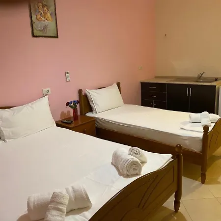 Golden Beach Apartments בורש