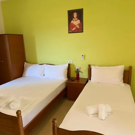 Golden Beach Apartments *