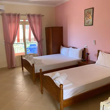 Golden Beach Apartments *