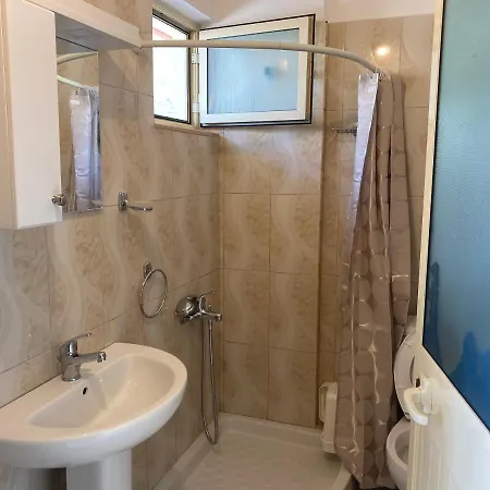 Golden Beach Apartments *