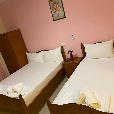 Golden Beach Apartments *