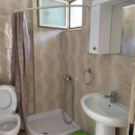 Golden Beach Apartments *