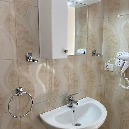Golden Beach Apartments *