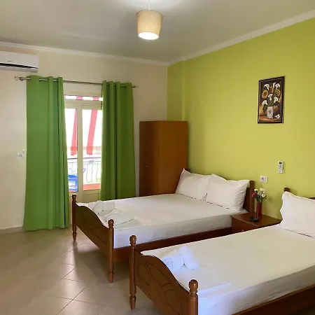 Golden Beach Apartments *