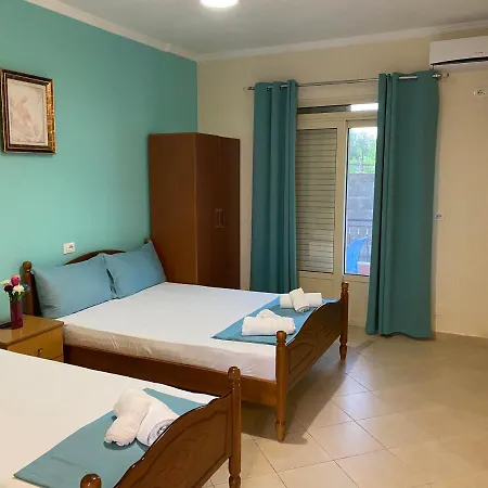Golden Beach Apartments בורש