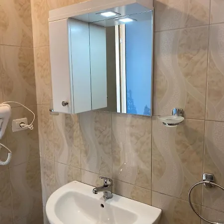Golden Beach Apartments *